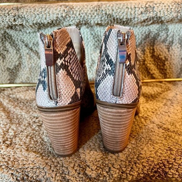 $148 EEUC Steve Madden Camryn Snake Print Ankle Boots Bootie Heels Shoes Sz 7.5 - Picture 6 of 8